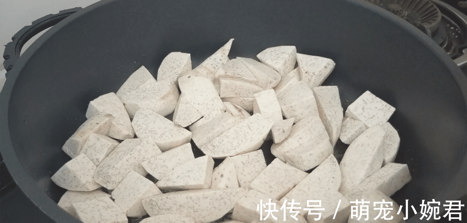 腊鸭|芋头新吃法，一次做5个，咸香松软又简单，出锅好吃下饭越吃越香