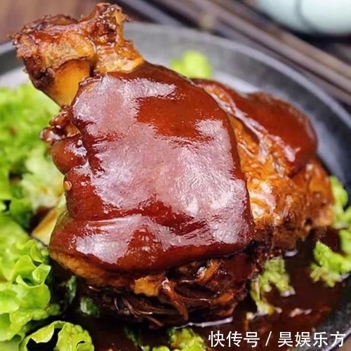 年夜饭桌上的几道美味菜,色香味俱全,家人吃得有滋有味