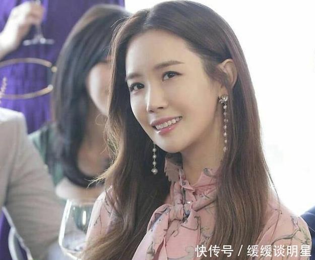 还记得女神李多海吗曾与李易峰相恋 如今34岁整容让人认不出 快资讯