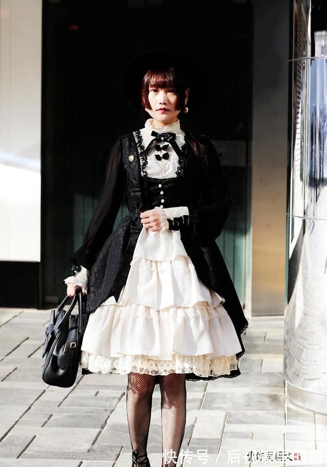 短靴|要把黑丝穿得讲究，搭配鞋子很重要，看看美女的黑丝配鞋方案！