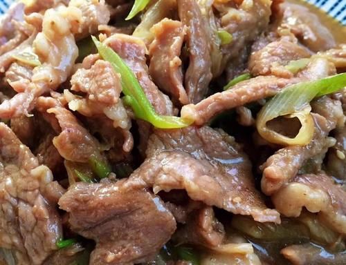 下饭|经典鲁菜葱爆羊肉,香味浓郁解馋下饭,端上桌吃到盘子都舔干净