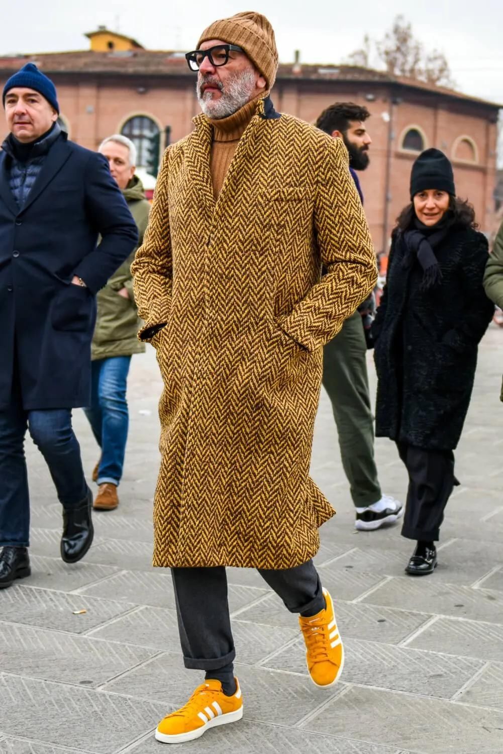 今年过冬，能在大街上独领风骚的是「小黄鞋」