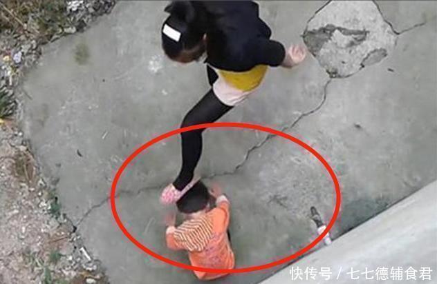 宝妈|“能让我尝一口吗”?7岁姐姐哭着求弟弟,可宝妈的举动太过分