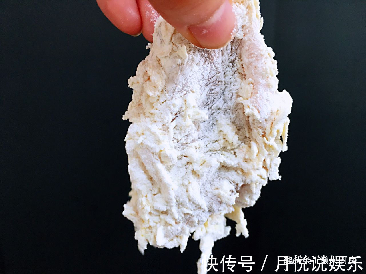 炸鸡翅我有小诀窍，这样炸出来的鸡翅又酥又香，色泽金黄