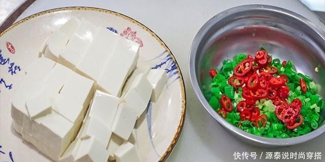 一清二白|秋天就好这一口,小葱拌豆腐,一清二白!多加一步,豆腐鲜香滑嫩