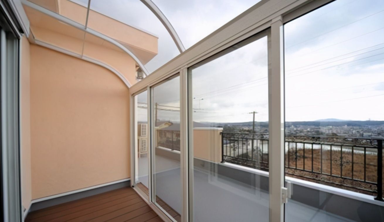 晾衣|顶楼露台这样设计风来雨来都不怕,光线不影响,真是太聪明了!