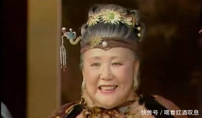 贾母过寿, 连朝廷礼部都来送礼 不是因为贵妃元春, 而是因为他!