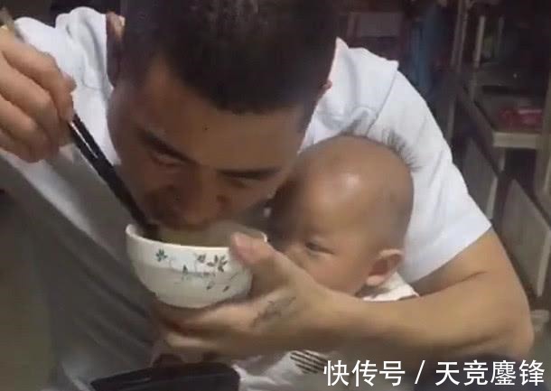 坑娃|“坑娃奶爸”带娃吃火锅走红,萌娃“吧唧吧唧嘴”的样子萌化了