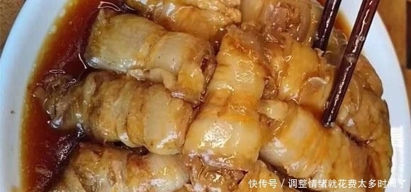 酸菜|夏季嘴馋我就爱吃这个,两样食材简单一裹一蒸,软烂入味,真鲜香