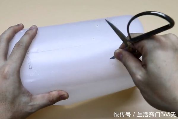 厨房洗碗池经常堵塞怎么办?一个塑料瓶轻松搞定,学会受用一生!