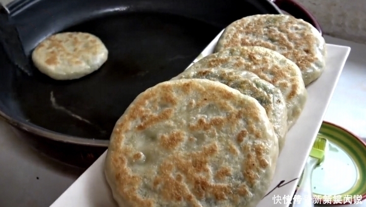 夏天，此菜正当季，2块钱一斤，做成馅饼，比韭菜茴香还好吃