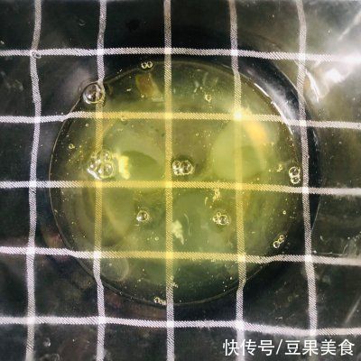 蛋清|简单几步做好一盘清凉解暑绿豆蒸蛋糕,快速搞定一餐饭