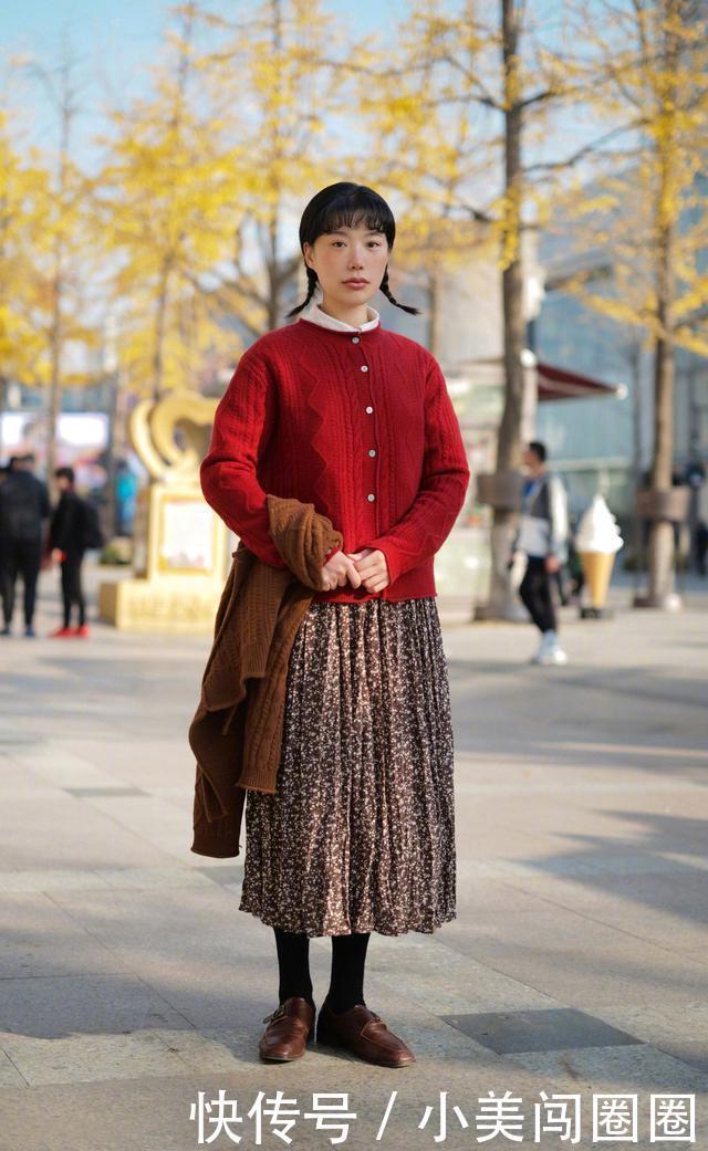 腰线的位置|今冬流行一种“显高穿法”,叫“短外套+半身裙”,小个子也适合