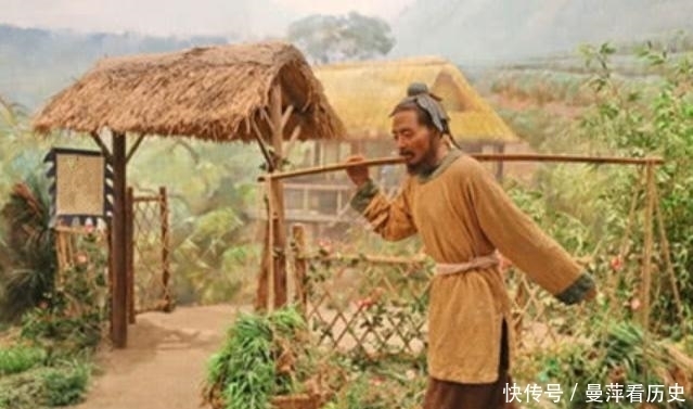 乾隆皇帝|乾隆在路边吃瓜,还夸赞瓜农的瓜甜,为何没走多远派人处死瓜农?