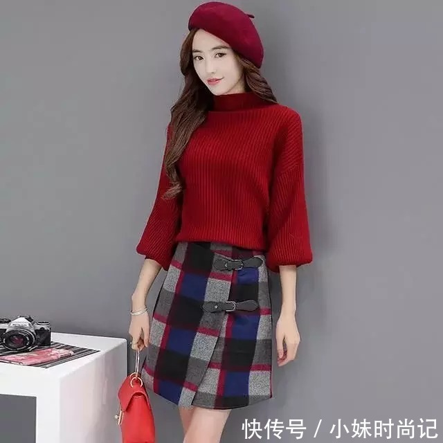 别穿毛衣搭配阔腿裤, 如今春节都流行连衣裙套装, 背影美炸了