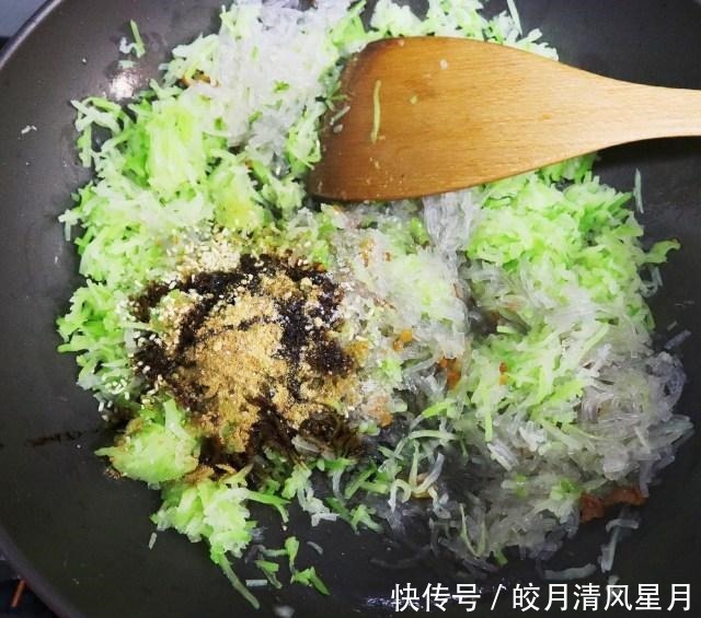比肉还好吃的白萝卜粉条素包子,松软馅大