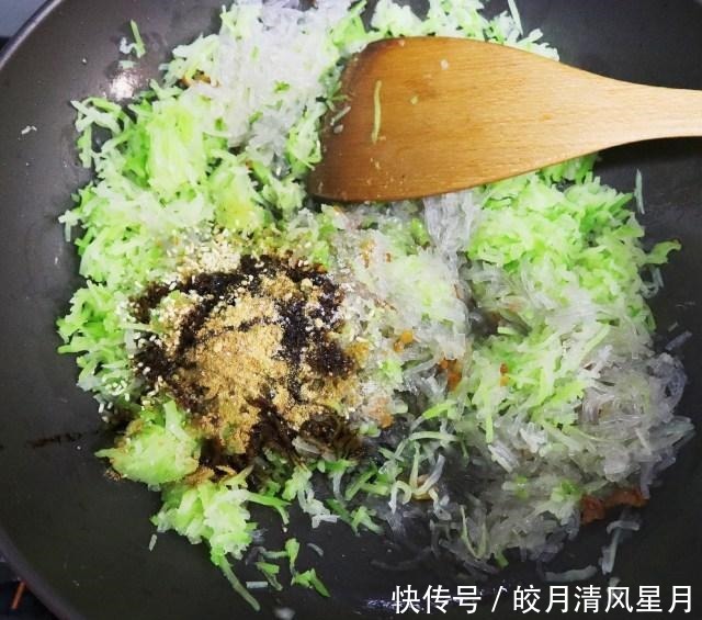  比肉还好吃的白萝卜粉条素包子，松软馅大