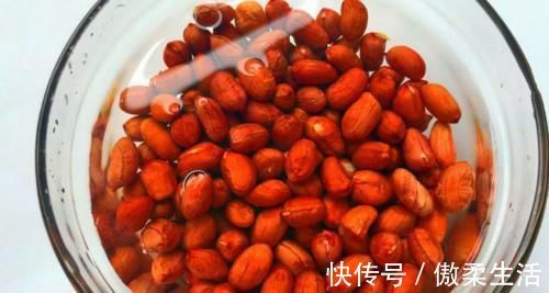 花生豆|教你在家做香酥花生豆，简单一炸咸香酥脆，什么零食也不用买了，孩子超爱吃