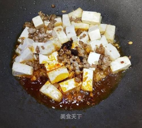 麻婆豆腐：做法简单，麻辣十足，用来拌饭好吃到流泪