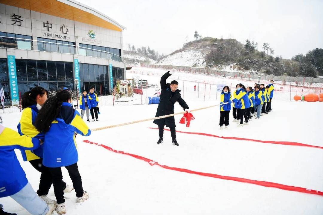 滑雪|四川广元：“冬奥风”催热“冰雪课堂”