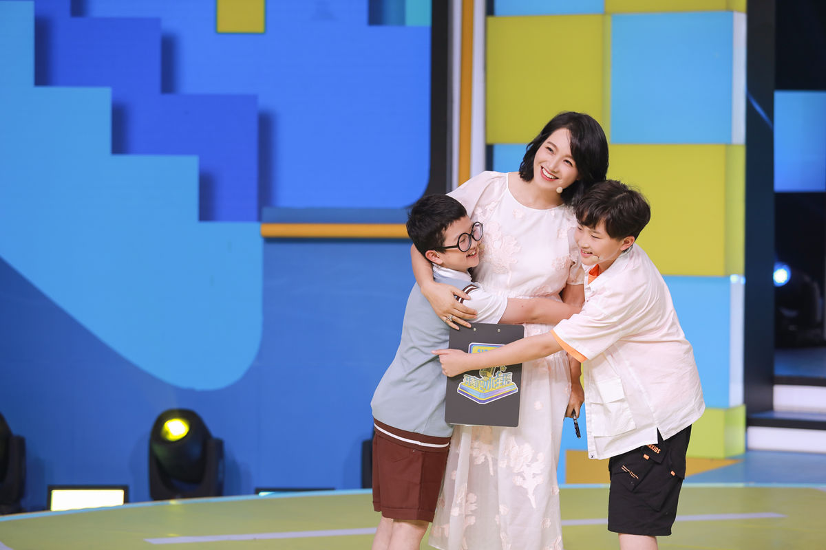 朱丹|《开麦吧小主播》总决赛朱丹黄健翔上演“虎妈猫爸”？小主播动情演讲超感人！