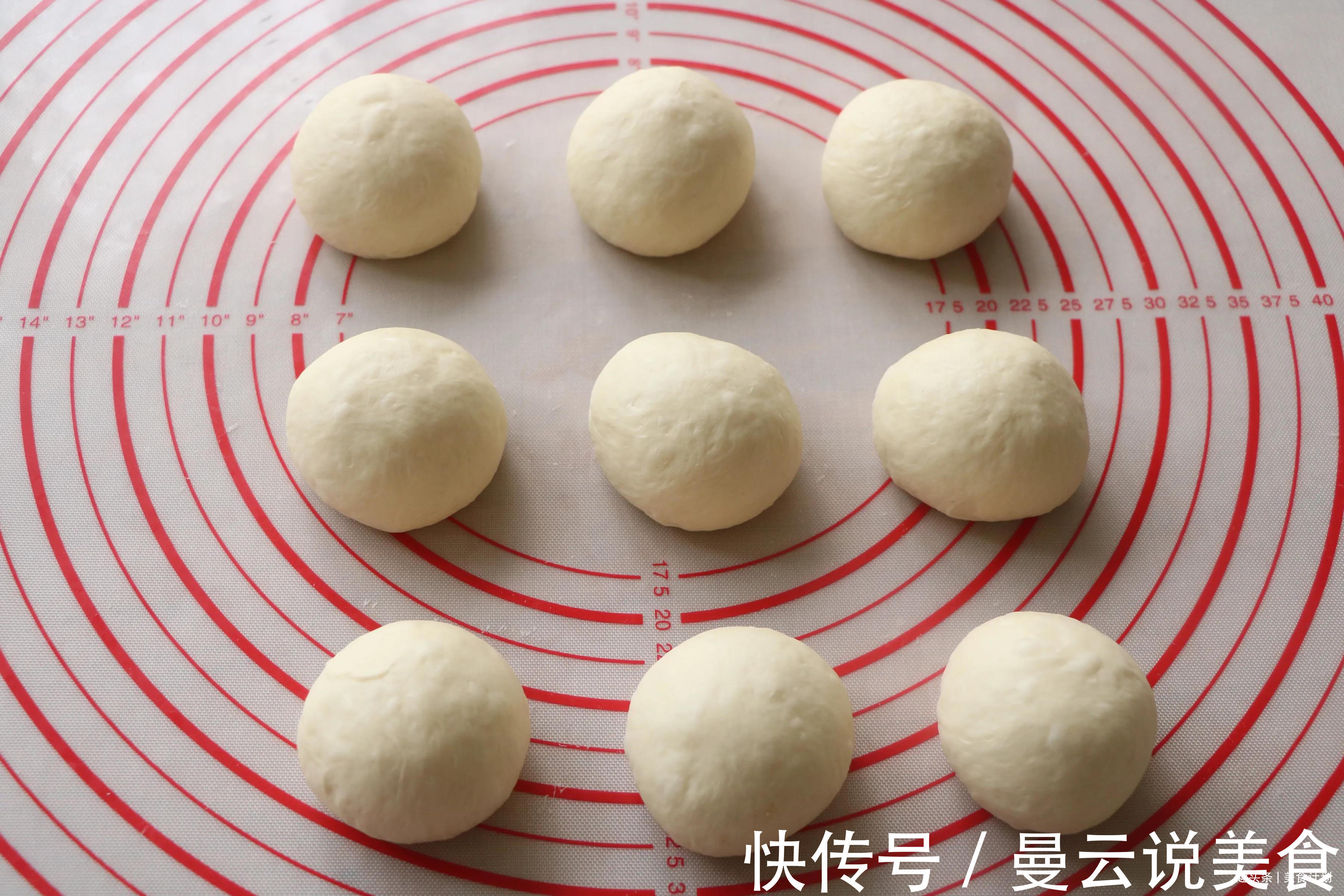 最近迷上了一款早餐面包,不用揉出膜,简单易做,关键超好吃