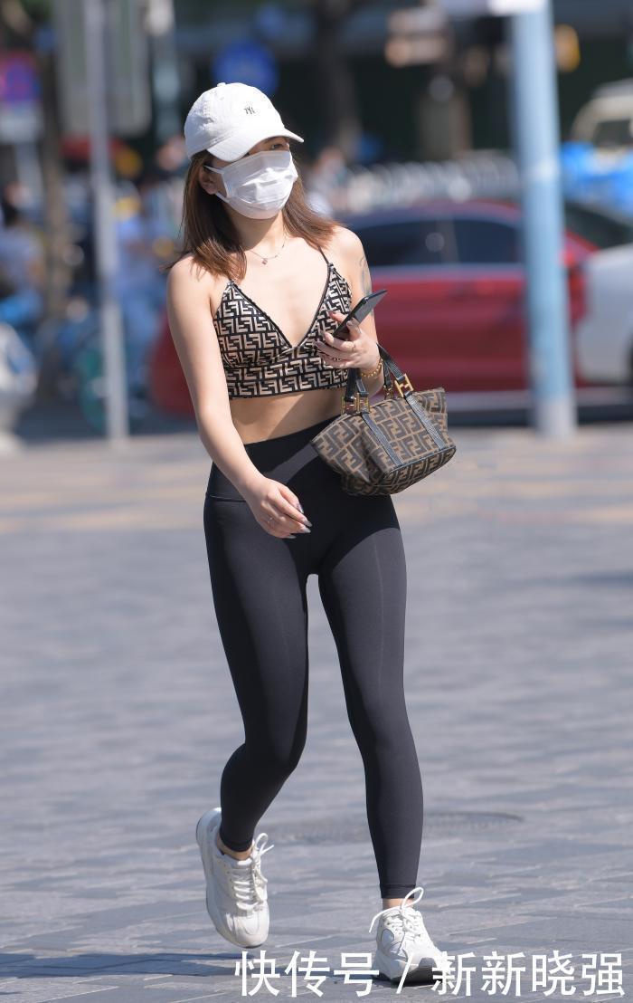 街拍能穿出门去逛街,确实对得起这件上衣吧