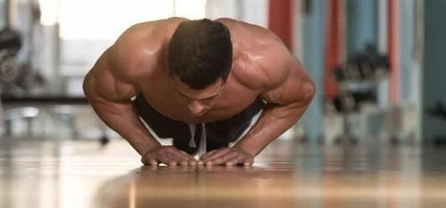 动作|让胸肌中缝又窄又深,这几个动作,完美刺激中缝,打造饱满胸型