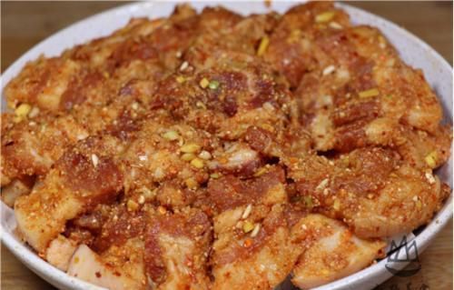 粉蒸肉粉|做粉蒸肉时,究竟要不要放油?教你饭店不外传的秘诀,软糯不油腻