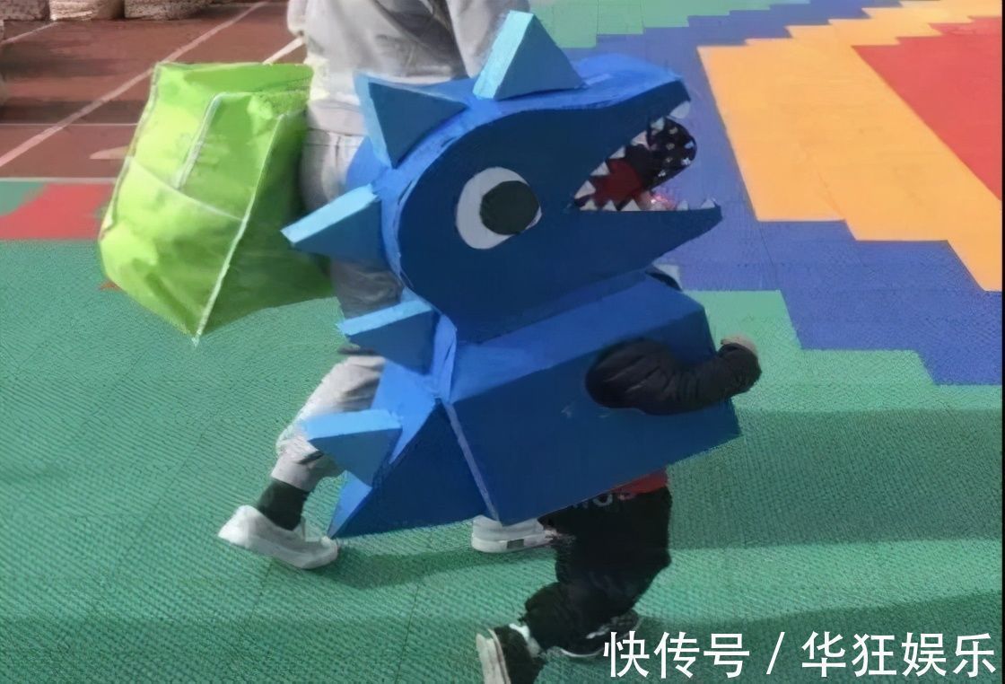 刘女士|为帮娃完成手工作业,一晚喝20瓶矿泉水,网友:这届父母太难了