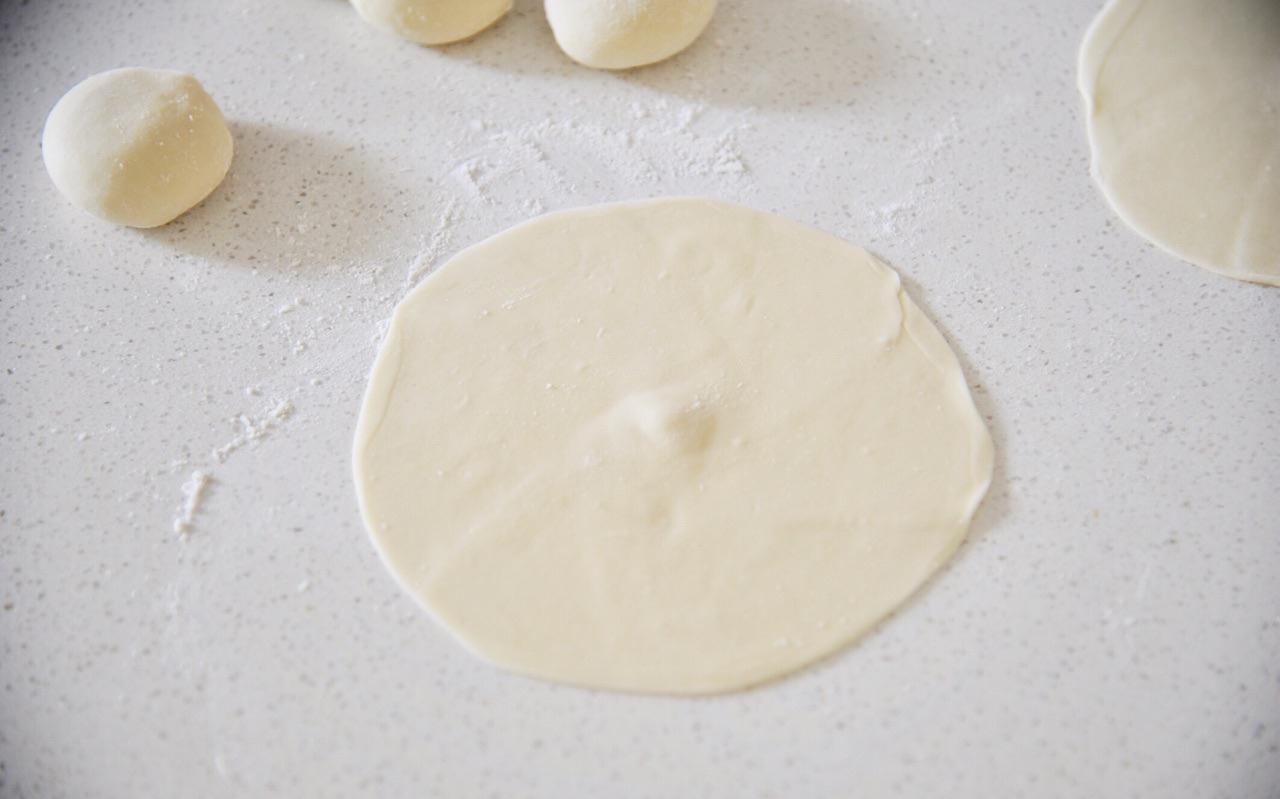 家常韭菜盒子,包皮大馅又软又香,鲜美可口,吃了还想在吃