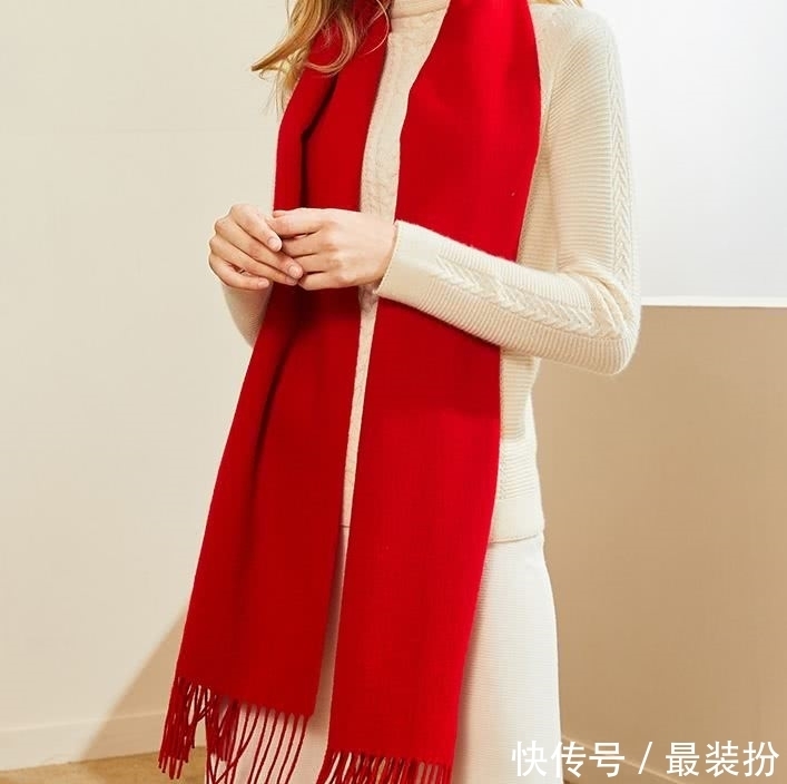 动人|别让“围巾”拉低档次,这5种系围巾技巧,成功避开“雷区”