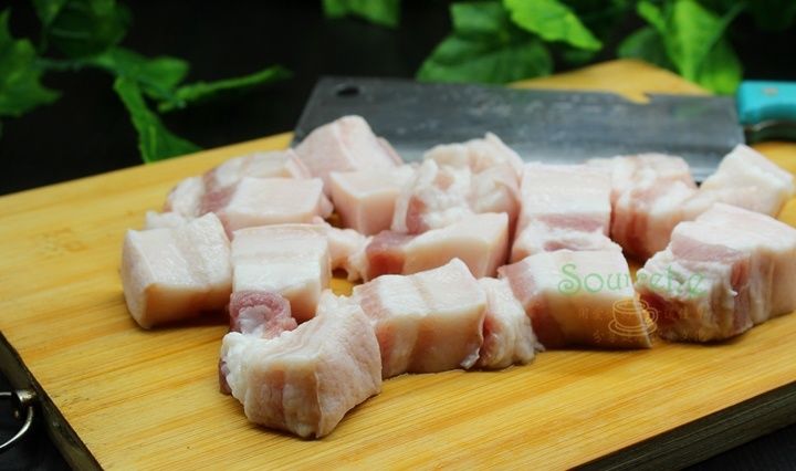 天气冷就喜欢吃炖菜,热乎乎的一锅端上桌,连汤汁拌饭都特别香