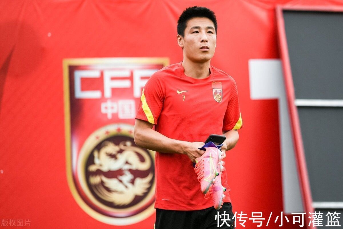 战袍|阿兰回归参与合练,2将或缺席首战!国足将穿红色主场战袍亮相