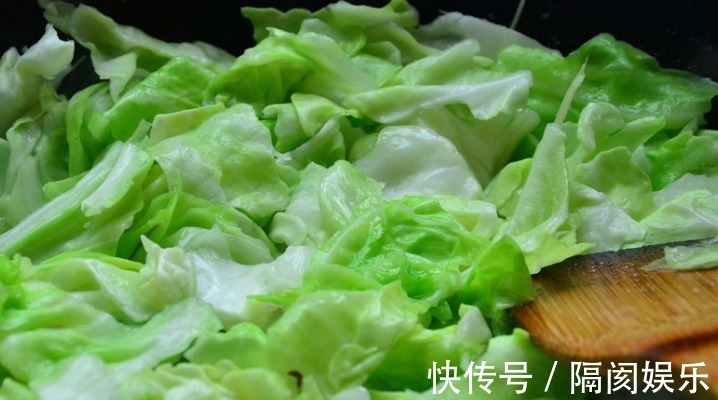 卷心菜|卷心菜和一宝搭配吃,预防感冒,保肝护肝,现在知道还不算晚