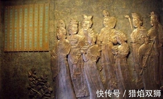 随葬品!倒霉的盗墓贼:和同伙内讧被关在唐代古墓中,在墙角枯坐上千年