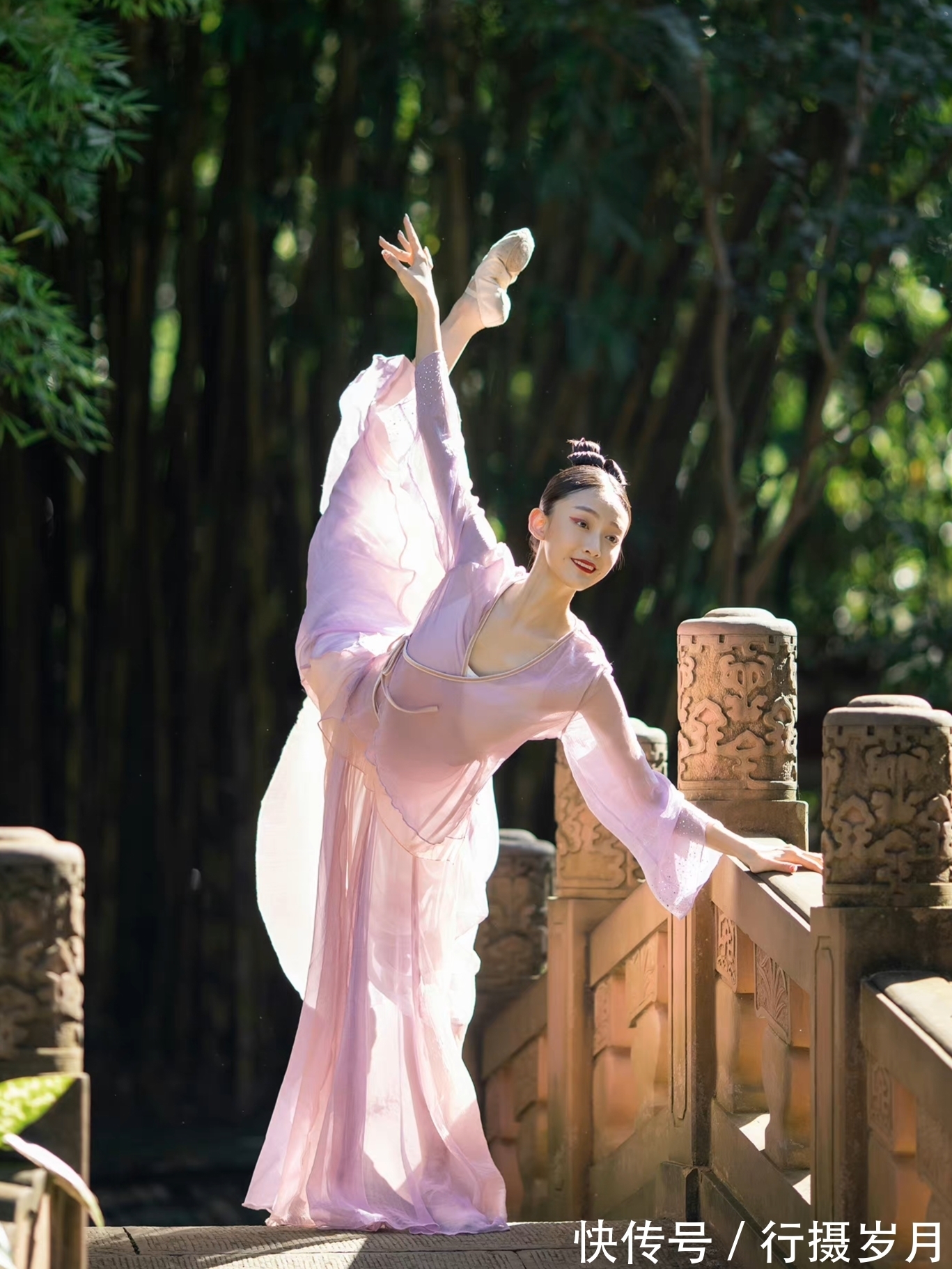 红尘$于盎然的春意里,舞尽浅吟低唱的红尘