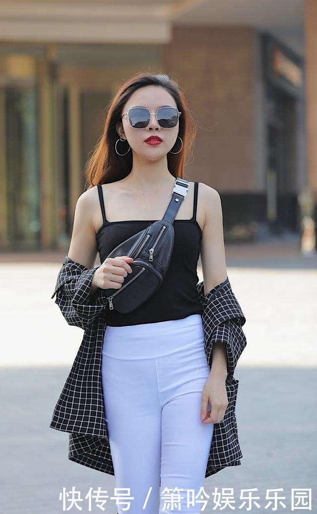 裤子|灰色打底裤搭配黑色上衣,多款颜色穿搭显气质,展示身材显示腰身