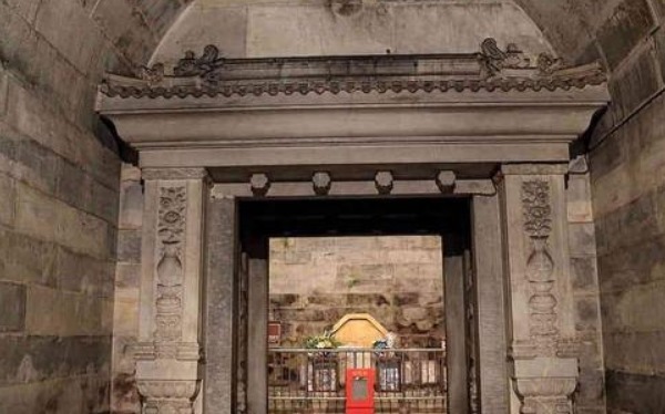  考古队|考古队于1980年打开光绪陵墓，为何先作呕后欢呼？原因很简单