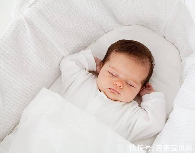 被子|宝宝翻身后不能呼吸憋到大哭，好在宝妈察觉不对飞扑抱起，否则……