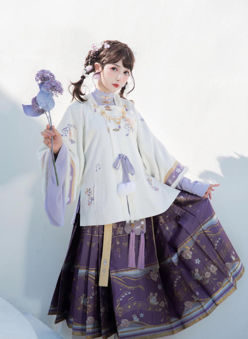 被“芋泥啵啵味”的汉服美到了，梦幻又精致，谁穿谁可爱
