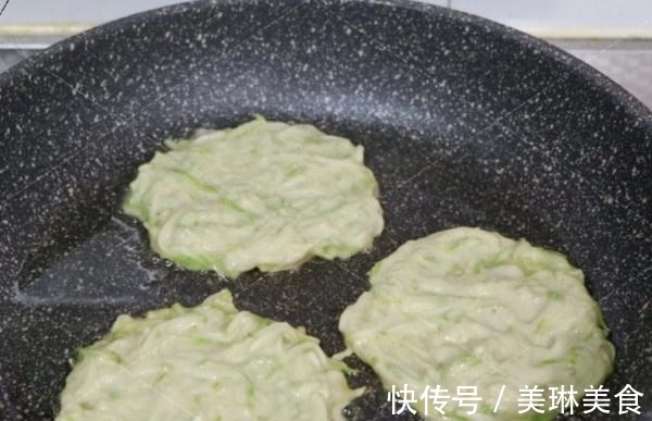 这块小饼当早餐,家人吃1次回味3天,简单好做,成本实惠,好吃