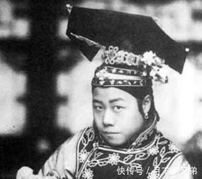 皇宫|从皇宫到民间的女子,谁的幸福指数高,清朝老照片告诉你!