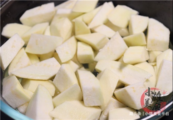 农村宴席茄子做法，老厨师不加复杂调料，软糯入味，比吃肉都香