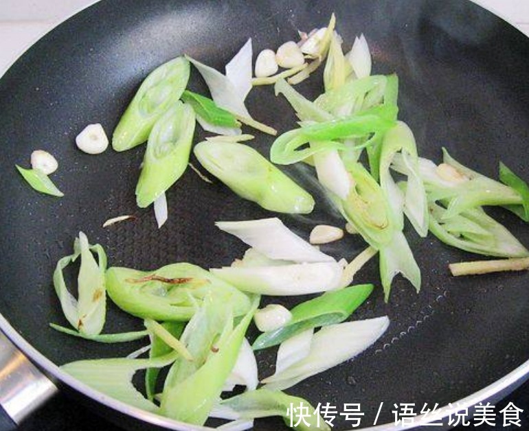 白玉菇如此做，十分钟就上桌，之前没人在意，才会不好吃！