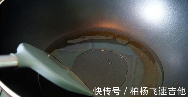 炒锅|猪蹄炖到脱骨烂，我只用45分钟，看步骤毫不夸张，好吃有窍门！