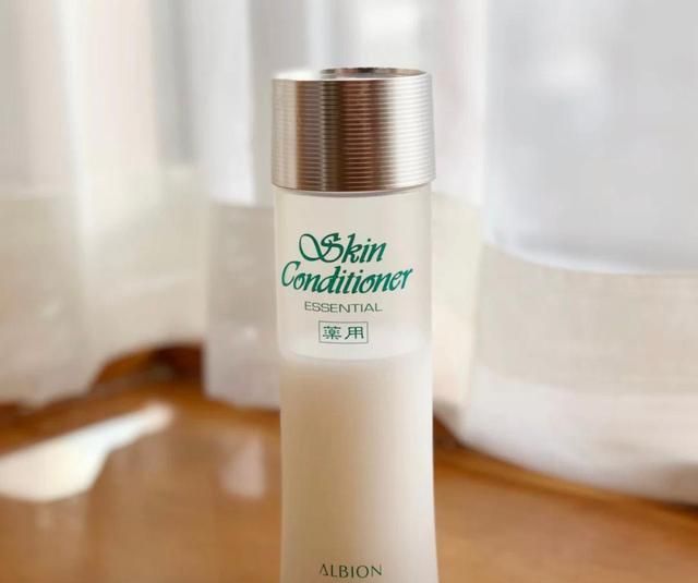 闭口|日系的“四大神水”翻车了?奥尔滨差评多,SKII不值得,黛珂硬撑