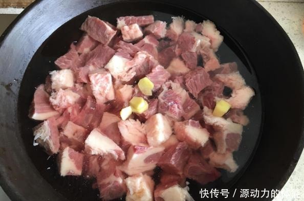 炖牛肉时,什么时候放盐很多人弄错了,难怪牛肉发柴嚼不动