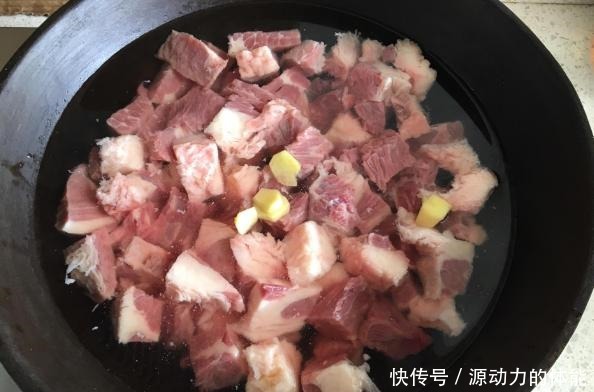  炖牛肉时，什么时候放盐很多人弄错了，难怪牛肉发柴嚼不动