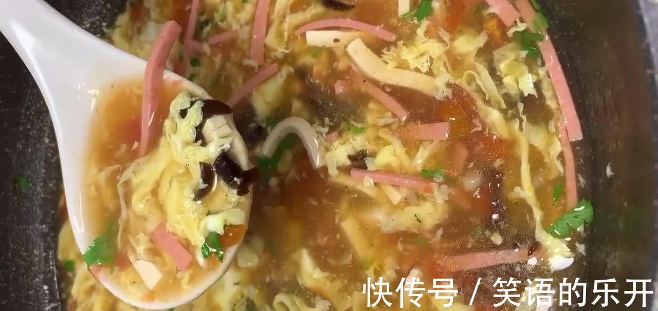 酸辣汤的做法,汤鲜味浓酸辣开胃,既能解酒又能促进食欲